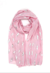 Scarf with feather pattern